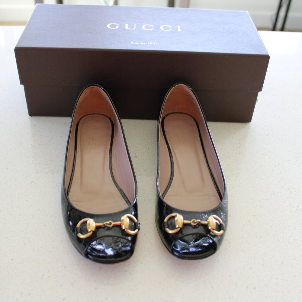 Gucci Vernice Microguccissima Horsbit Open Toe Flats